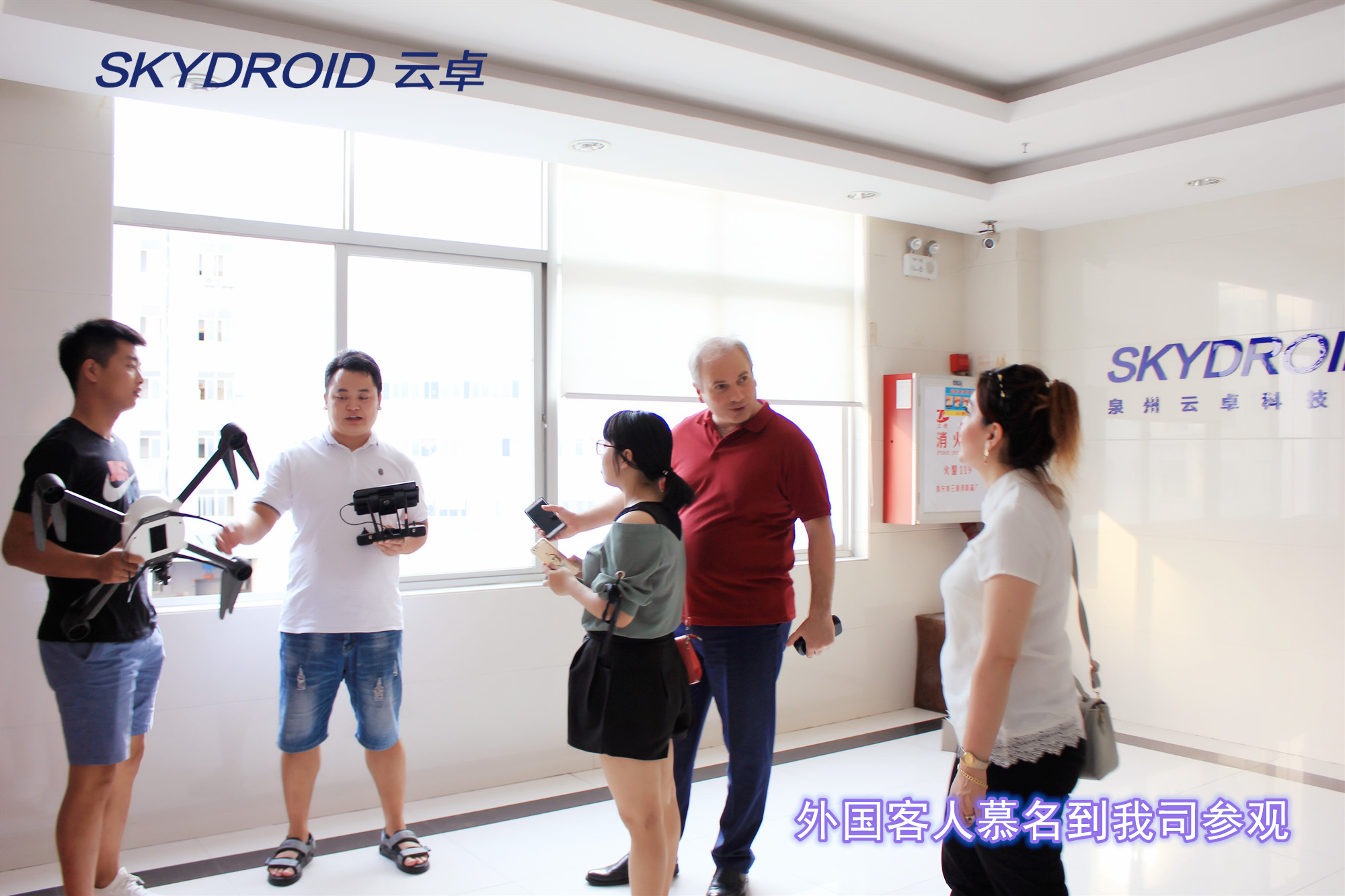 1568801445724812.jpg 外國客人慕名到我司參觀.jpg